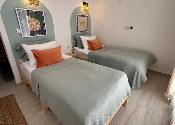 Monk Island Otel İzmir