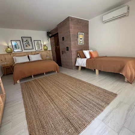 Monk Island Hotell