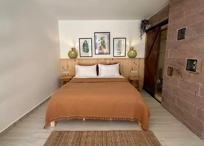 Monk Island Hotell *